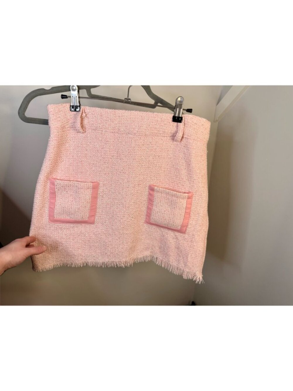 FashionNova - Pink Tweed Mini Skirt - Woven Gold Detail & Pockets - Medium (M)